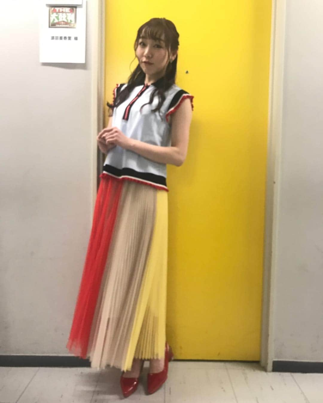 須田亜香里さんのインスタグラム写真 - (須田亜香里Instagram)「後半の #名医のthe太鼓判 の写真ボヤボヤ〜😂 #コーディネート」4月5日 23時55分 - akarisuda