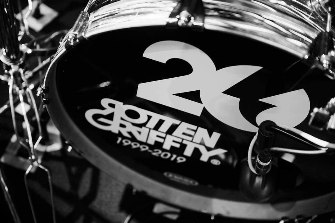 HIROSHIのインスタグラム：「20th Anniversary  Beginning of the Storyツアー 札幌PENNY LANEN24 メチャ楽しんだよ。 coldrainありがとう。 参加してくれたみんなほんまにありがとう!!!!!! photo by @ninjajon  #ROTTENGRAFFTY #coldrain」