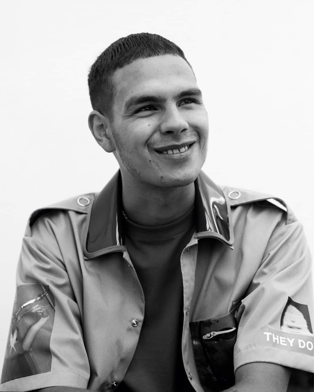 i-Dさんのインスタグラム写真 - (i-DInstagram)「NORTHAMPTON STAND UP 🗣 ⁣⁣ ⁣⁣ @slowthai just gave his hometown some love via his latest video 'Gorgeous'. 🏠❤⁣⁣ ⁣⁣ Tell us what you thought of the video in the comments! 👇⁣⁣ ⁣⁣ Read i-D's interview with the UK's most exciting rapper via the link in bio. 🔗⁣⁣ ⁣⁣ [The Homegrown Issue, no. 355, Spring 2019]⁣⁣ ⁣⁣⁣⁣⁣.⁣⁣ .⁣⁣ .⁣⁣ Text @m_j_whitehouse⁣⁣⁣ ⁣⁣⁣⁣Photography @clareshilland ⁣⁣⁣⁣⁣⁣⁣ Styling @louispriertisdall⁣⁣⁣⁣⁣⁣⁣ Slowthai wears Shirt and T-shirt @Burberry⁣⁣ #SlowThai #Burberry #Northampton」4月6日 0時00分 - i_d