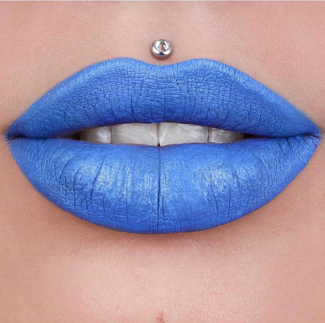 Jeffree Star Cosmeticsさんのインスタグラム写真 - (Jeffree Star CosmeticsInstagram)「COOL DOWN ❄️❄️ If you haven’t gotten on the #MiniBundle train it’s time to hop onboard baby 🚂💋 @missjazminad is rocking #velourliquidlipstick shade ‘Ice Tray’ which is EXCLUSIVE to our new #BlueBlood bundle that’s in stock now!! #jeffreestarcosmetics #bluebloodpalette」4月6日 0時00分 - jeffreestarcosmetics