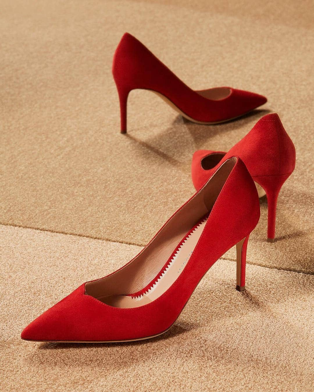 Giuseppe Zanotti Designさんのインスタグラム写真 - (Giuseppe Zanotti DesignInstagram)「The perfect pump meets the perfect shade of red. Presenting the CAROLYNE. #GiuseppeZanotti #GZSS19」4月6日 0時01分 - giuseppezanotti