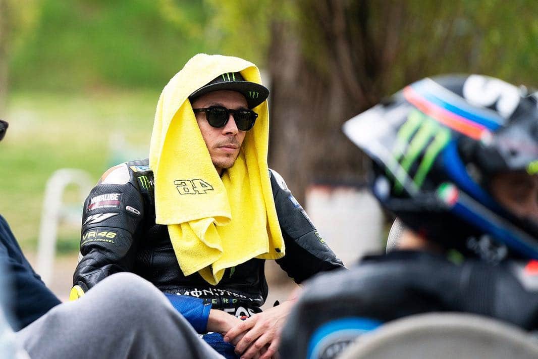 バレンティーノ・ロッシさんのインスタグラム写真 - (バレンティーノ・ロッシInstagram)「Training at Galliano Park with the @vr46ridersacademyofficial 📸🎥 by @gopro @camilss」4月6日 0時03分 - valeyellow46