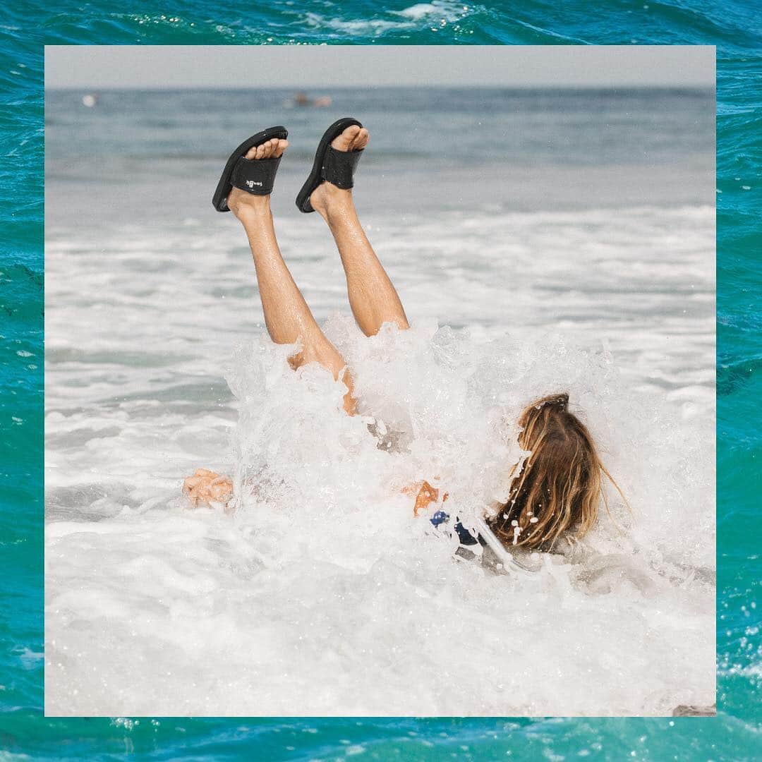 サヌークさんのインスタグラム写真 - (サヌークInstagram)「Waterproof and super wallet-friendly. Meet Beachwalker Slide. #Sanuk #SmilePassItOn」4月6日 0時03分 - sanuk