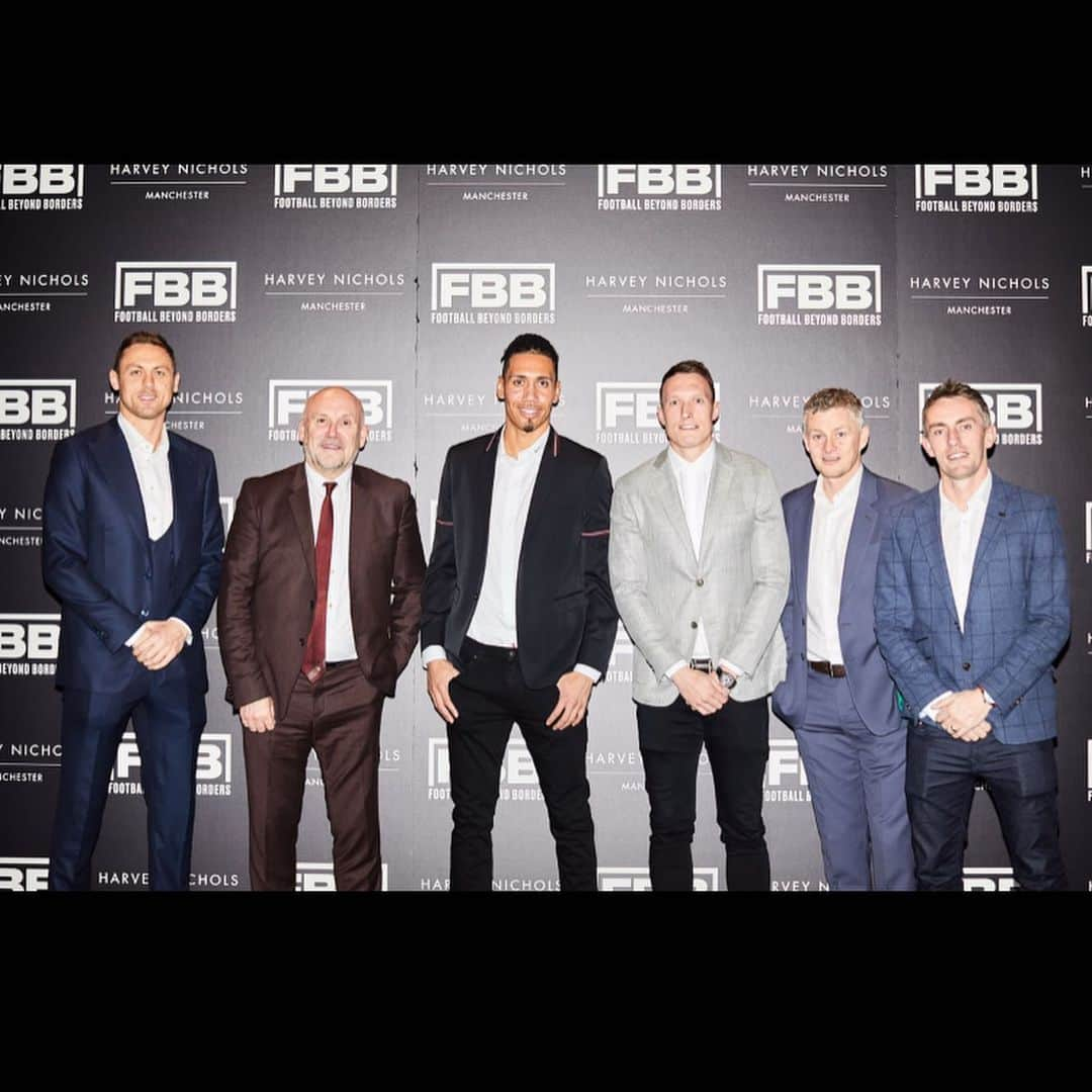 クリス・スモーリングさんのインスタグラム写真 - (クリス・スモーリングInstagram)「Great evening spent celebrating the expansion of Football Beyond Borders in to the North West ⚽️ A big thank you to @harveynichols and a big thank you to all of those that showed us support on the night.  #HNManchester 📸 Richard Lister」4月6日 0時06分 - smalling