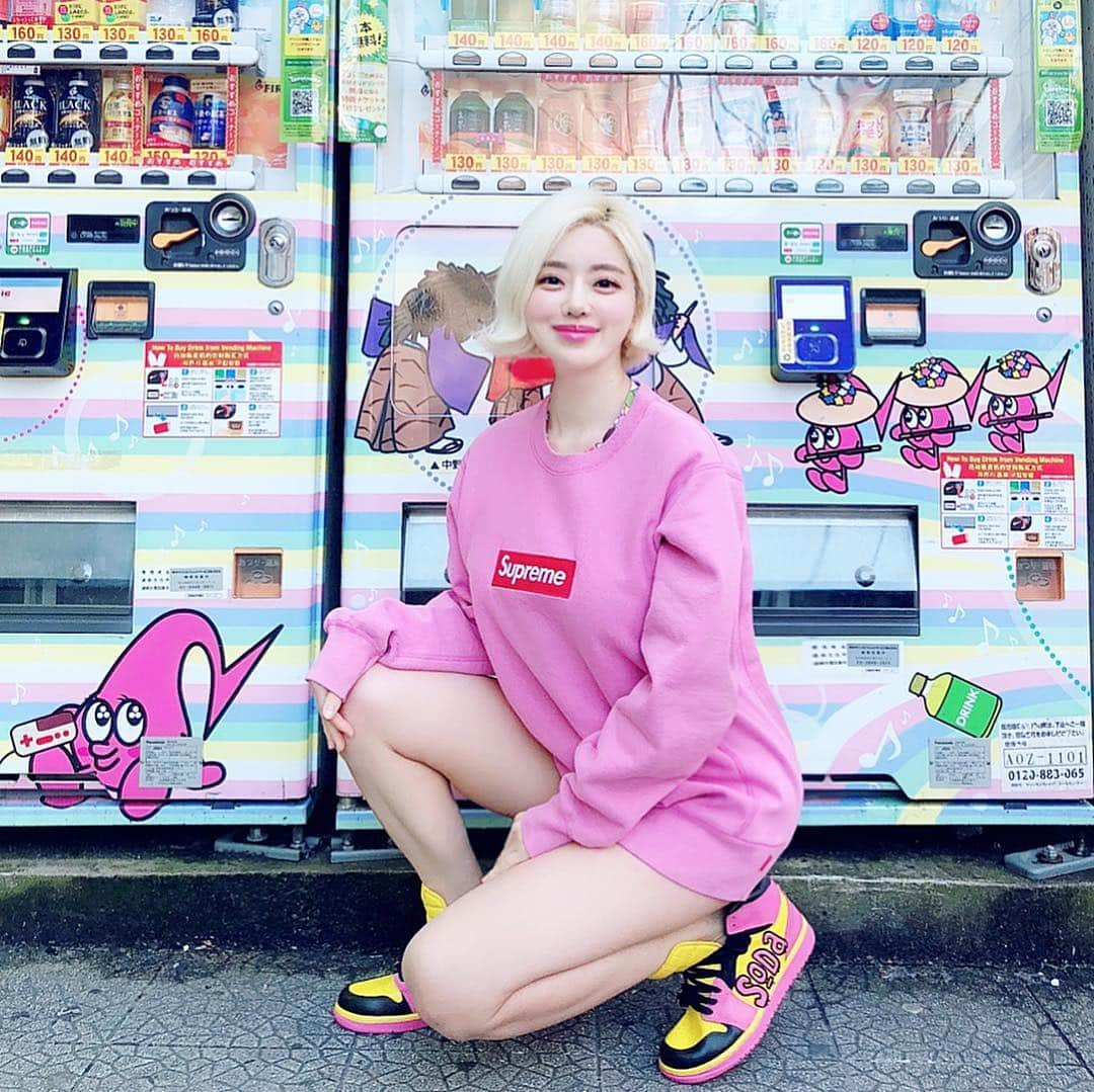 Dj Sodaさんのインスタグラム写真 - (Dj SodaInstagram)「세상에!!!!! 소다 조던이라니!!!! 감사합니다💖💛💖💛💖💛 ONE OF ONE!! AIR SODA 1!! Shout out to @224_customs 💕 Who gave me a wonderful present!! #TEAMSODA」4月6日 0時13分 - deejaysoda