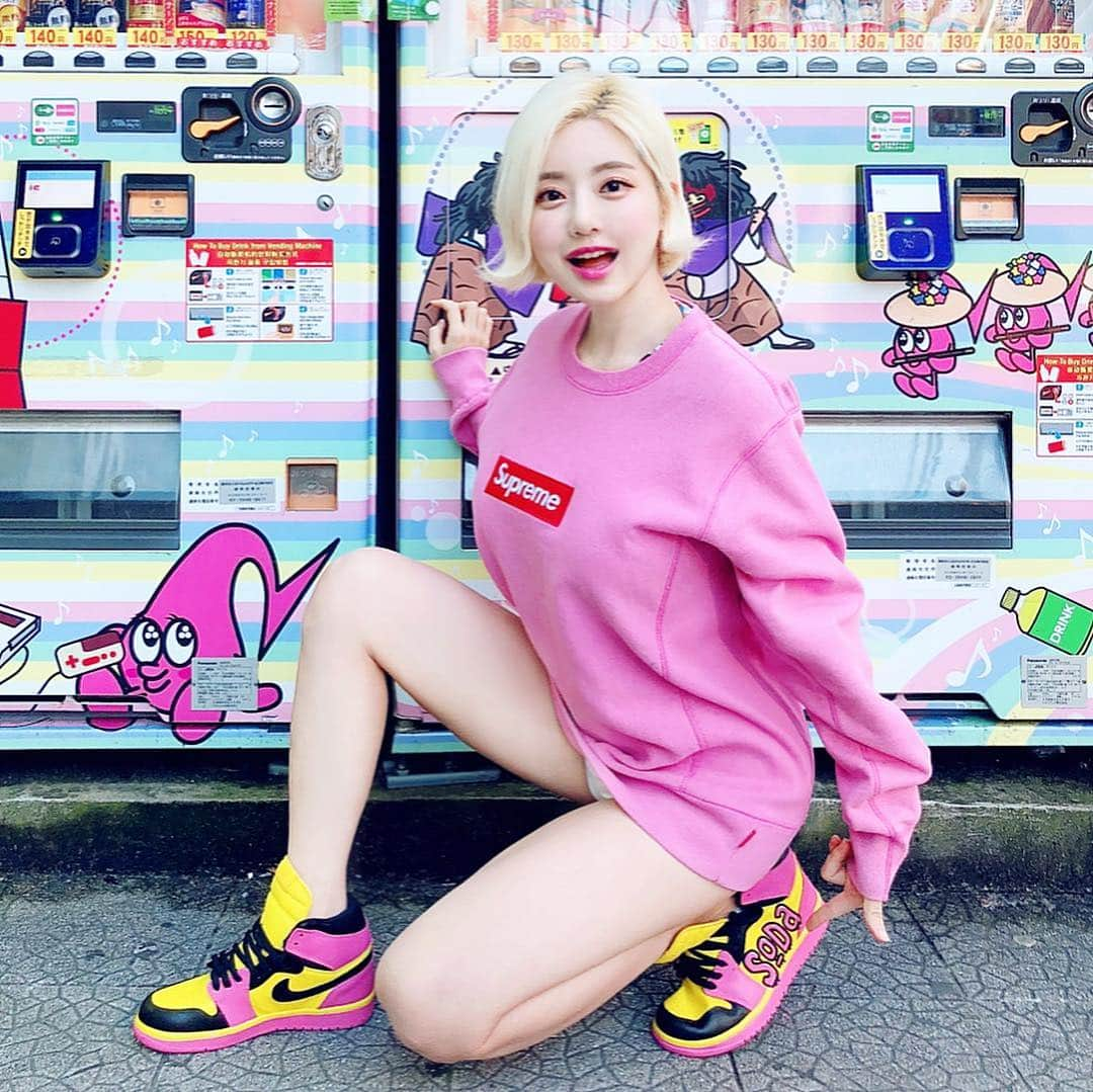 Dj Sodaさんのインスタグラム写真 - (Dj SodaInstagram)「세상에!!!!! 소다 조던이라니!!!! 감사합니다💖💛💖💛💖💛 ONE OF ONE!! AIR SODA 1!! Shout out to @224_customs 💕 Who gave me a wonderful present!! #TEAMSODA」4月6日 0時13分 - deejaysoda