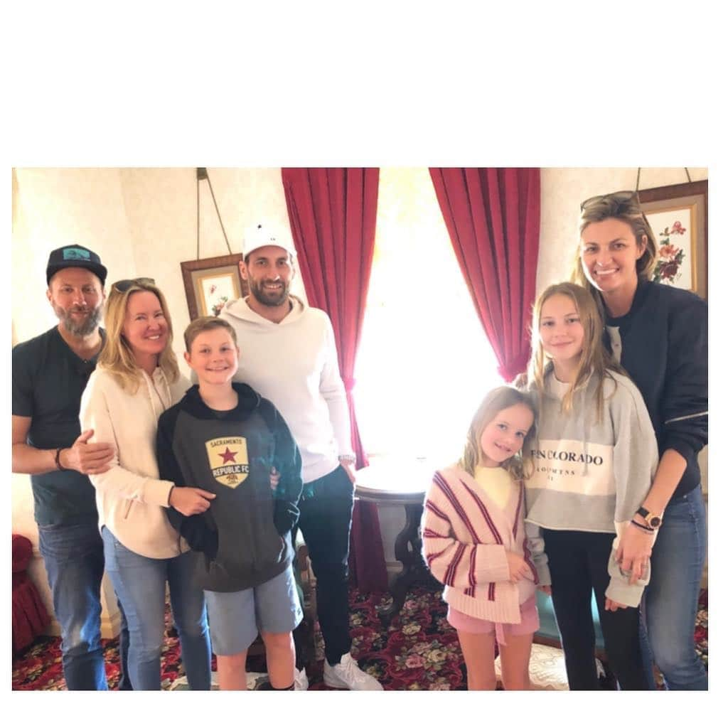 エリン・アンドリューズさんのインスタグラム写真 - (エリン・アンドリューズInstagram)「✨Magical Moment Alert✨ Thank you @disneyland for letting us visit Walt’s apartment 🙏❤️ Wish the Griswolds had been here too! #waltdisney #waltsapartment #disneyland」4月6日 0時15分 - erinandrews