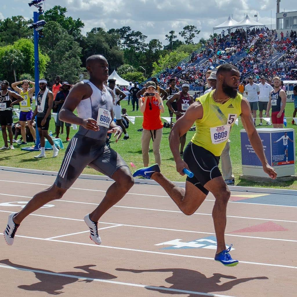 タイソン・ゲイさんのインスタグラム写真 - (タイソン・ゲイInstagram)「My dog handing me the stick... 🇵🇦 🇺🇸 #running #2020 #relay  what leg is the best on the 4x1? I love third leg.」4月6日 0時22分 - tysonlgay