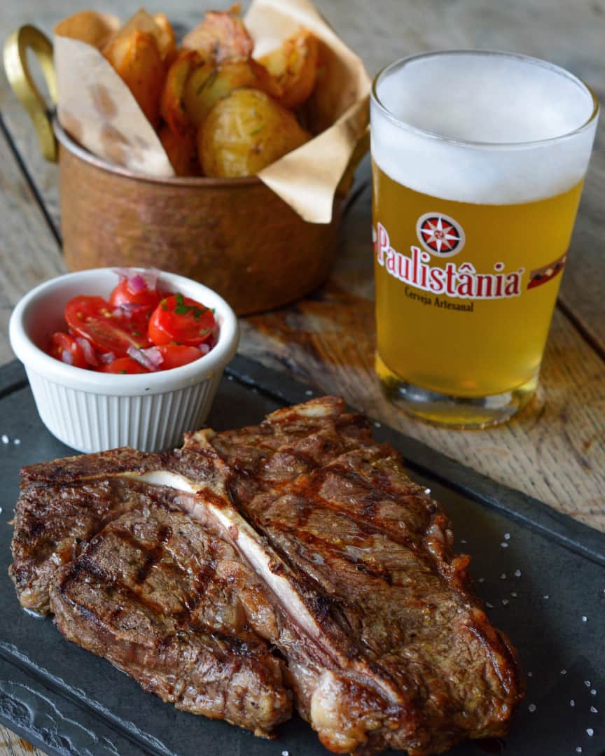 Eataly Brasilさんのインスタグラム写真 - (Eataly BrasilInstagram)「Só vem, final de semana! Aqui você pode comemorar a chegada da sexta-feira com uma combinação dessas no restaurante Bistecca. Quem quer?🍻 . . . Em uma sexta-feira de calor, nada como um bom chopp gelado. Se estiver acompanhado do nosso T-Bone e batatas fritas no alecrim fica melhor ainda, né? No Bistecca você encontra essas e diversas outras carnes, além de entradas e acompanhamentos perfeitos para comemorar bons momentos com seus amigos.  #EatalySP #SouEatalyano #RestauranteBistecca」4月6日 0時25分 - eatalybr