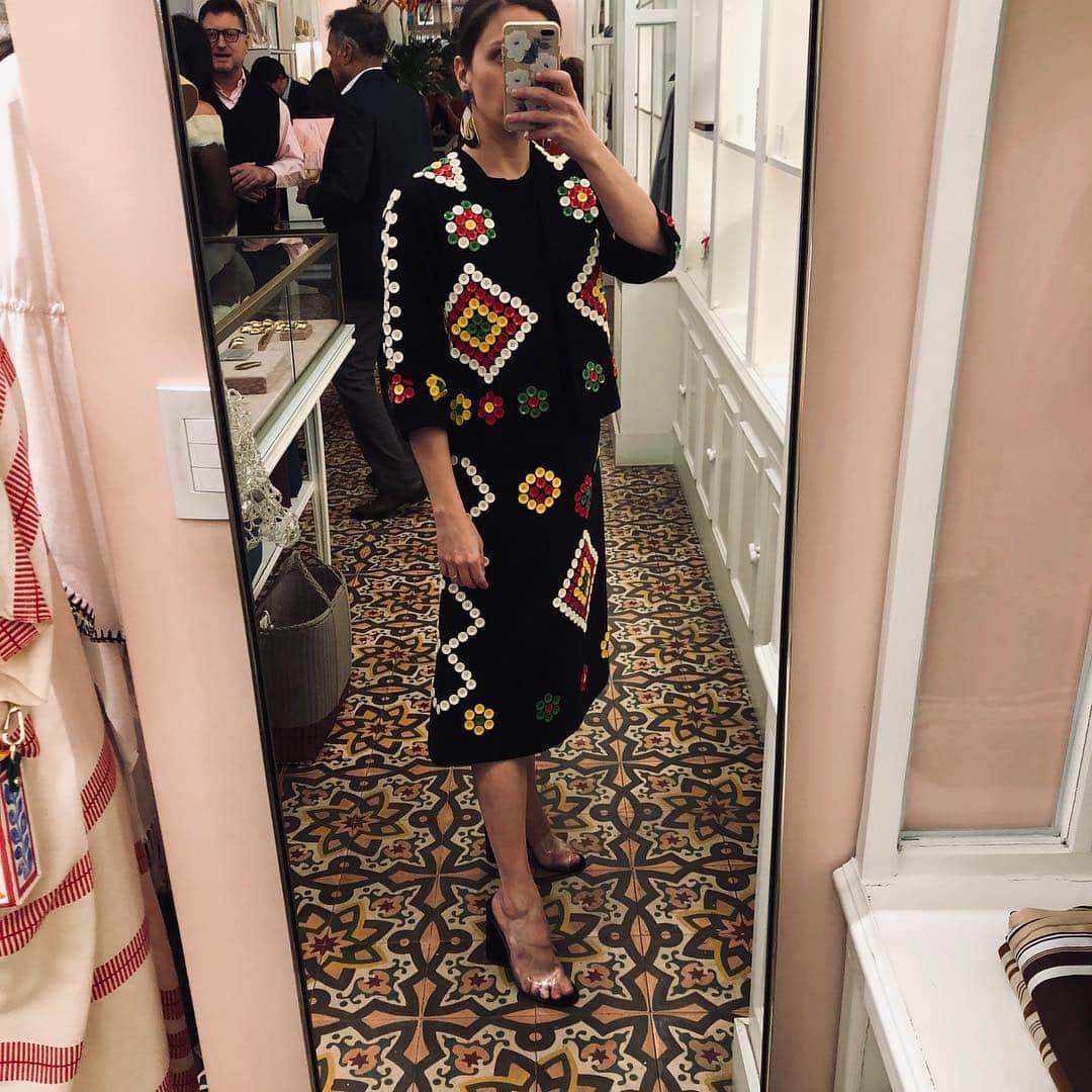 Monica Sordoのインスタグラム：「Inspire in the real Masters of “Alta Moda” and their traditional costumes  this @mechecorreaoficial started a lot of conversations last night during @artnexuscorp x @artlimaoficial cocktail party! Find Meches’s work at #BodegaMate ✨ #MonicaSordo #MadeInPeru #AltaModa #ArtLima」