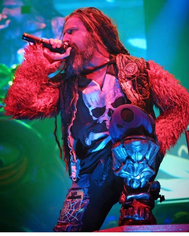 ロブ・ゾンビのインスタグラム：「Demon Speeding back in 2001 on the Sinister Urge tour. 18 years ago. Photo by @davidungar #robzombie #blasko #johntempesta #riggs #thesinisterurge」