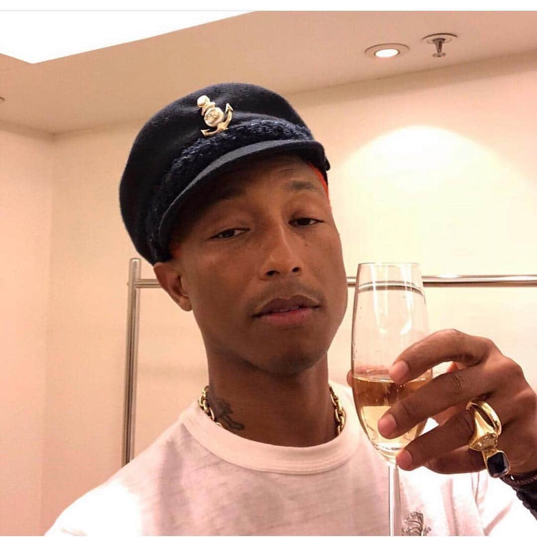 スヌープ・ドッグさんのインスタグラム写真 - (スヌープ・ドッグInstagram)「Happy. C. Day cuz great producer father brother and. Friend  @pharrell 💙」4月6日 0時40分 - snoopdogg