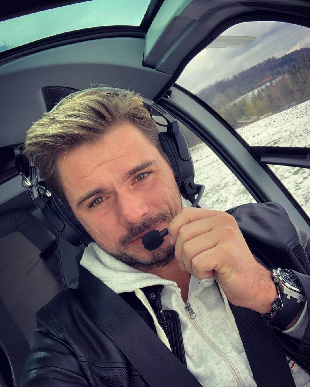 スタニスラス・ワウリンカさんのインスタグラム写真 - (スタニスラス・ワウリンカInstagram)「That was fun 🙄🔑🚁⚠️🏔🌤💥😅 #helicopter #pilot #lovedit #focus」4月6日 0時47分 - stanwawrinka85