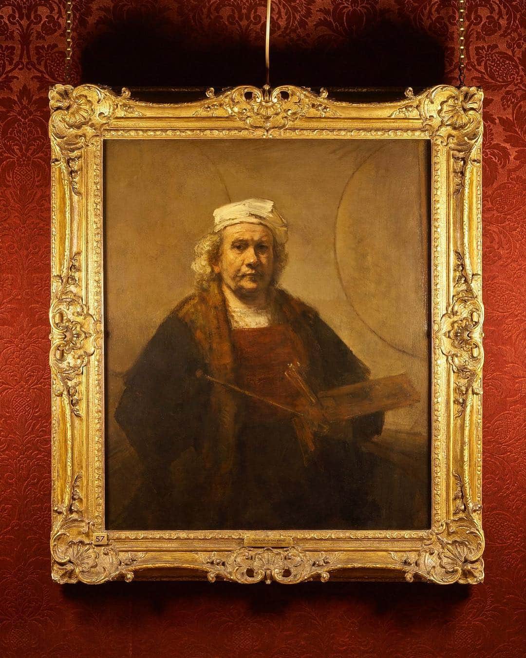 のインスタグラム：「#RembrandtAndNow: Rembrandt's "Self-Portrait with Two Circles" will be the centerpiece of the new exhibition opening next week at Gagosian, Grosvenor Hill, London.  The masterpiece usually hangs at Kenwood House, a 17th century former stately home in north London. The painting was purchased by Edward Cecil Guinness, the first Earl of Iveagh, in 1888; later he gave it to the British nation, along with sixty-two other exceptional paintings and the Kenwood Estate. Since 1986, Kenwood and its collections have been in the care of English Heritage. The upcoming exhibition of self-portraiture heralds a new alliance between Gagosian and English Heritage. Learn more via the link in our bio! __________ #Rembrandt #Gagosian #EnglishHeritage #KenwoodHouse @englishheritage  Rembrandt van Rijn, “Self-Portrait with Two Circles,” c. 1665, oil on canvas, English Heritage, The Iveagh Bequest (Kenwood, London) © Historic England Photo Library」