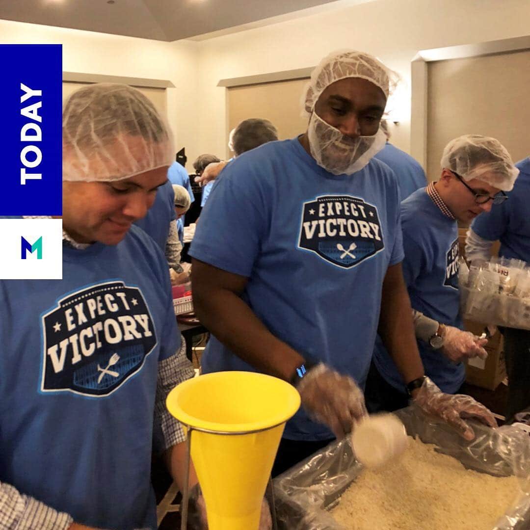 Marsさんのインスタグラム写真 - (MarsInstagram)「What better way to take direct, everyday action than to volunteer your time to causes that matter? Our Mars Volunteer Program makes it easier for Associates to give their time, energy & talents to the causes they care about most. Thanks to the 100 Mars Food Associates who assembled 30,000+ meal kits for the international relief organization, @RiseAgainstHunger, we’re making impacts all over the world. Last year alone, we logged more than 100,000 volunteer hours in the UK, positively impacting an estimated 130,000 people and more than 100,000 animals! #TomorrowStartsToday #MarsVolunteers #ProudlyMars」4月6日 1時00分 - marsglobal