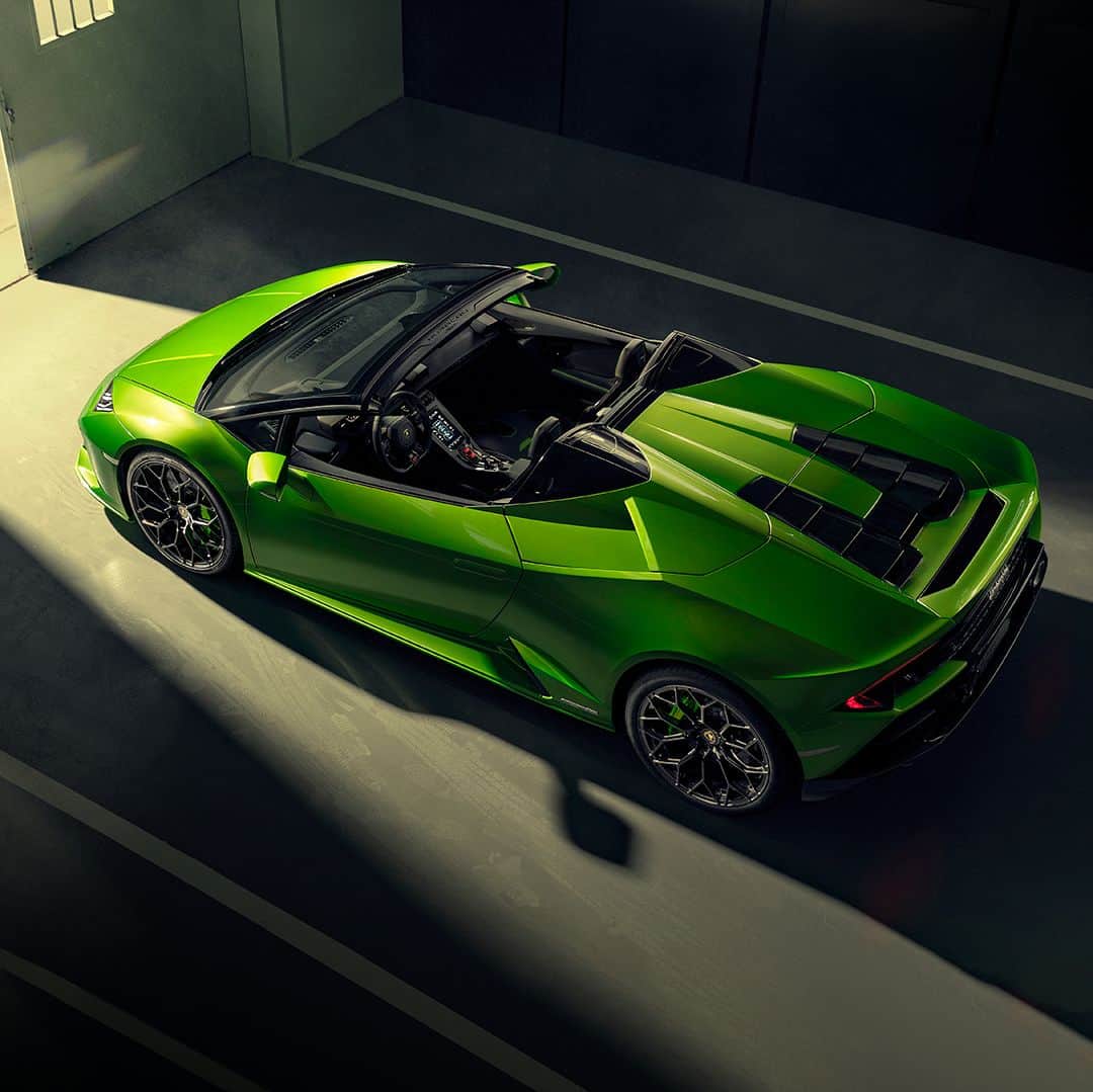 ランボルギーニのインスタグラム：「Let the light in. Let the beauty amplify your everyday life, with Lamborghini Huracán EVO Spyder.  #Lamborghini #HuracanEVOSpyder #EveryDayAmplified #LightsOnLamborghini」