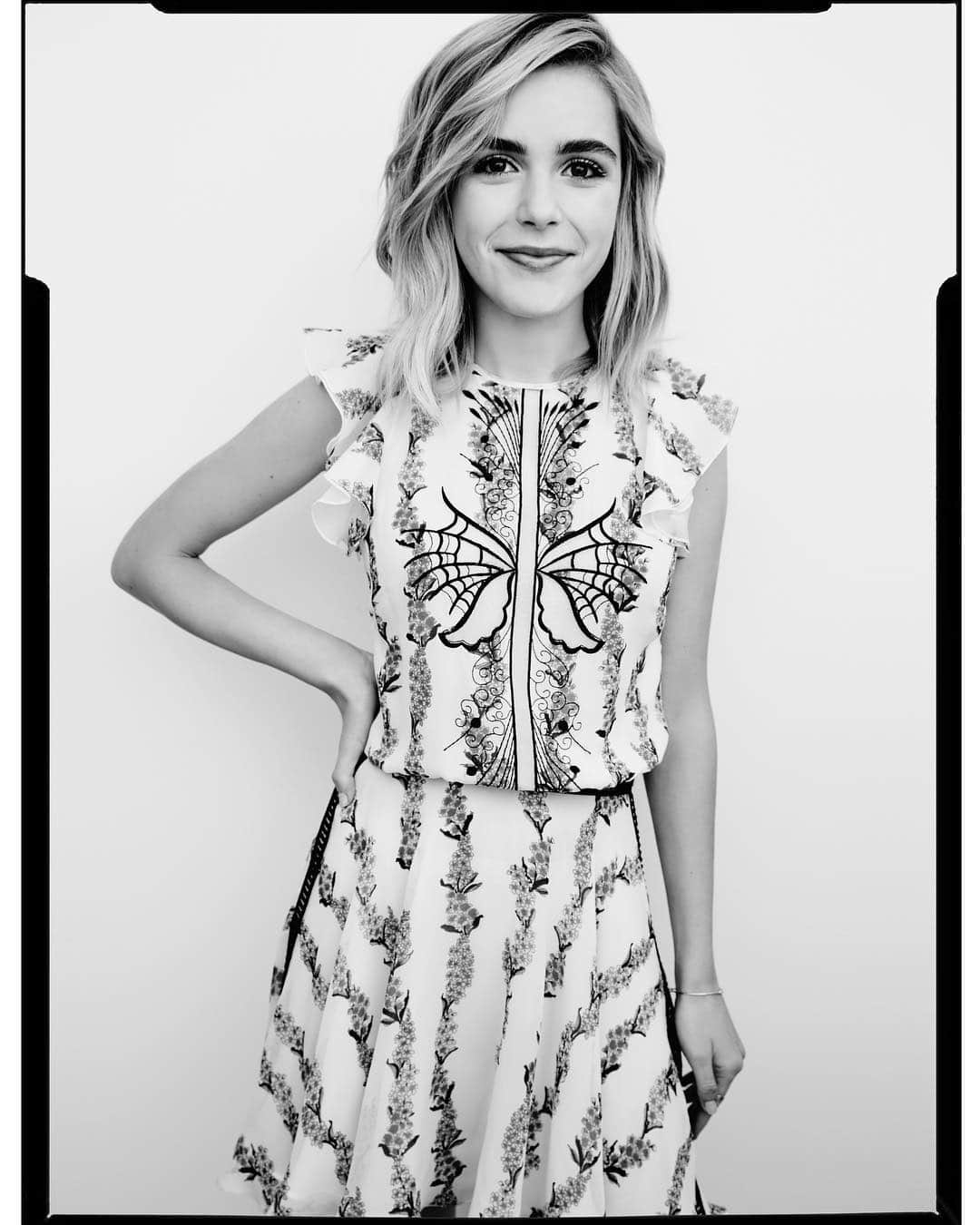 Vogue Italiaさんのインスタグラム写真 - (Vogue ItaliaInstagram)「Celebrating the return of @sabrinanetflix with our #VogueQuestionnaire with @kiernanshipka in our April Issue and today on vogue.it 🔮✨ Read it via link in bio.」4月6日 1時00分 - vogueitalia