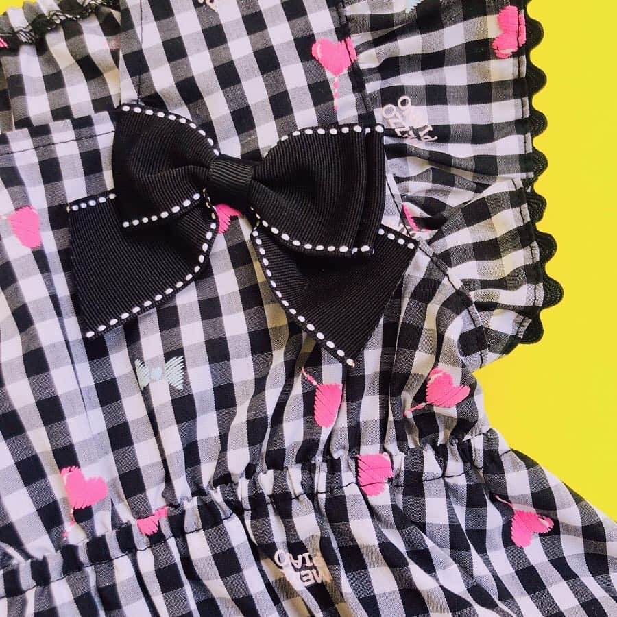 mezzo pianoさんのインスタグラム写真 - (mezzo pianoInstagram)「.﻿ ﻿ ❤︎Candy& Ribbon tunic❤︎﻿ ﻿ ロリポッププリントのチュニック🍭は﻿ シルエットが綺麗♡﻿ パンツやスカート...ボトムを選ばず﻿ キュートなコーデが完成♡﻿ ﻿ ■チュニック￥9,612﻿ ❤︎︎︎❤︎︎︎❤︎︎︎❤︎︎︎❤︎︎︎❤︎︎︎❤︎︎︎❤︎︎︎❤︎︎︎❤︎︎︎❤︎︎︎❤︎︎︎❤︎︎︎❤︎︎︎❤︎︎︎❤︎︎︎﻿﻿﻿﻿﻿﻿ ﻿﻿ #メゾピアノ30周年﻿#メゾピアノ #mezzopiano﻿﻿﻿﻿﻿﻿﻿﻿﻿﻿﻿﻿﻿﻿﻿ #キャンディ#🍭#🍬#リボン#🎀 #summercollection #夏コレクション﻿﻿﻿﻿﻿﻿﻿﻿﻿﻿﻿﻿﻿#夏物 #プリセス#女の子のママ #女の子ママとつながりたい #可愛い #女の子 #ピンク好き #ピンク＃ママスタグラム﻿#ママ撮 #インスタベイビー#ベビスタグラ#kidsfashion #kidswear ﻿ #pink  #こども #子供服 #kidswear  #キッズファション #kidsfashion #ig_japan #ig_kids ﻿」4月6日 1時07分 - mezzopiano_official