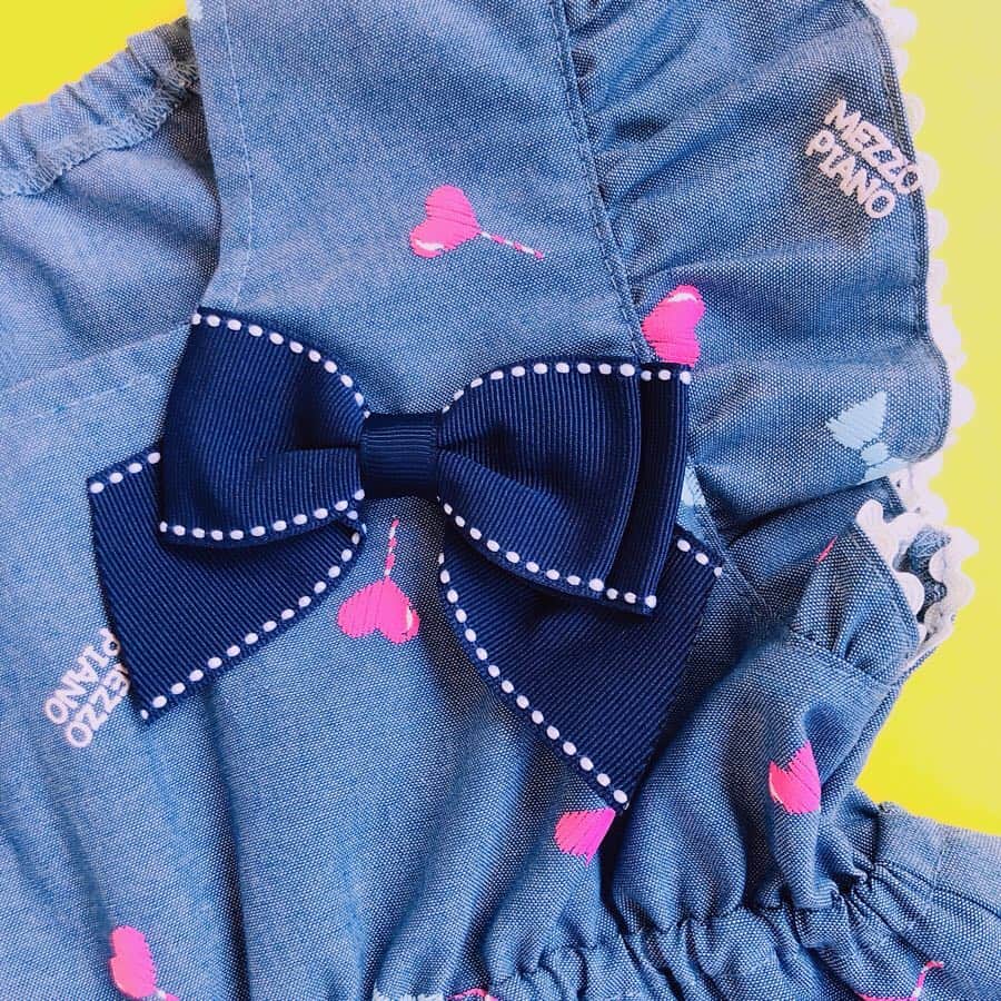 mezzo pianoさんのインスタグラム写真 - (mezzo pianoInstagram)「.﻿ ﻿ ❤︎Candy& Ribbon tunic❤︎﻿ ﻿ ロリポッププリントのチュニック🍭は﻿ シルエットが綺麗♡﻿ パンツやスカート...ボトムを選ばず﻿ キュートなコーデが完成♡﻿ ﻿ ■チュニック￥9,612﻿ ❤︎︎︎❤︎︎︎❤︎︎︎❤︎︎︎❤︎︎︎❤︎︎︎❤︎︎︎❤︎︎︎❤︎︎︎❤︎︎︎❤︎︎︎❤︎︎︎❤︎︎︎❤︎︎︎❤︎︎︎❤︎︎︎﻿﻿﻿﻿﻿﻿ ﻿﻿ #メゾピアノ30周年﻿#メゾピアノ #mezzopiano﻿﻿﻿﻿﻿﻿﻿﻿﻿﻿﻿﻿﻿﻿﻿ #キャンディ#🍭#🍬#リボン#🎀 #summercollection #夏コレクション﻿﻿﻿﻿﻿﻿﻿﻿﻿﻿﻿﻿﻿#夏物 #プリセス#女の子のママ #女の子ママとつながりたい #可愛い #女の子 #ピンク好き #ピンク＃ママスタグラム﻿#ママ撮 #インスタベイビー#ベビスタグラ#kidsfashion #kidswear ﻿ #pink  #こども #子供服 #kidswear  #キッズファション #kidsfashion #ig_japan #ig_kids ﻿」4月6日 1時07分 - mezzopiano_official