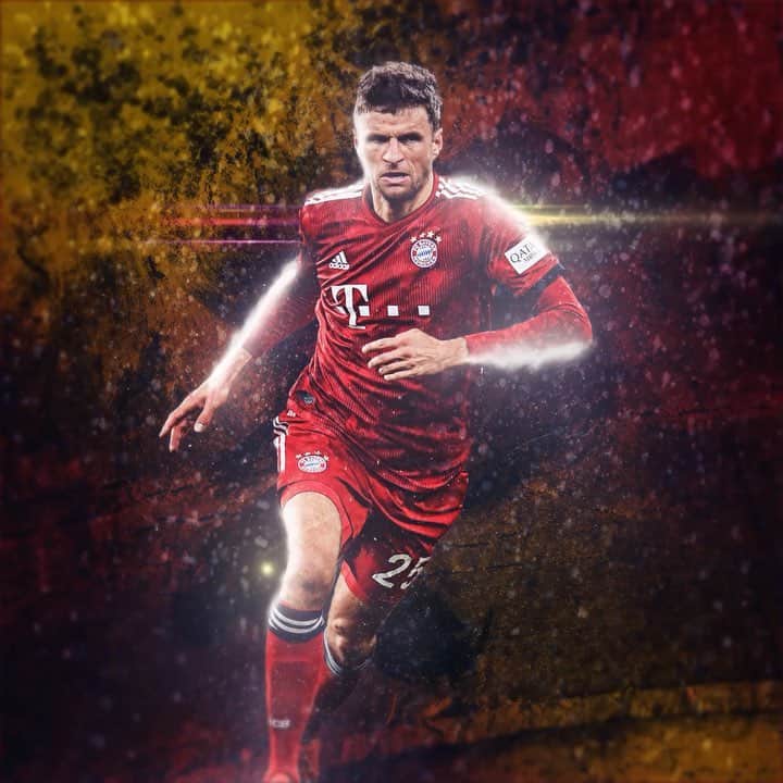 トーマス・ミュラーのインスタグラム：「It is getting serious, my friends. Looking forward to a great match against @bvb09 tomorrow! Pack mas! 💪🏻@fcbayern #esmuellert #thomasmüller #fcbbvb #bundesliga #DerKlassiker」