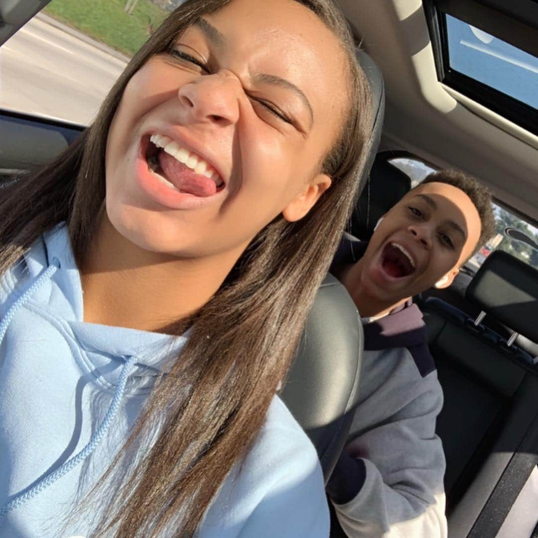 Nia Sioux Frazierさんのインスタグラム写真 - (Nia Sioux FrazierInstagram)「HAPPY BIRTHDAY TO ONE OF MY FAVORITE PEOPLE IN THE WOLRD! William is 16! When did that happen?!?! This kid always makes me laugh even when he’s annoying me to death😂 thanks for being such a great little brother. Have the best bday Squills! Love you so much and stay spify Sammy💗」4月6日 1時10分 - niasioux