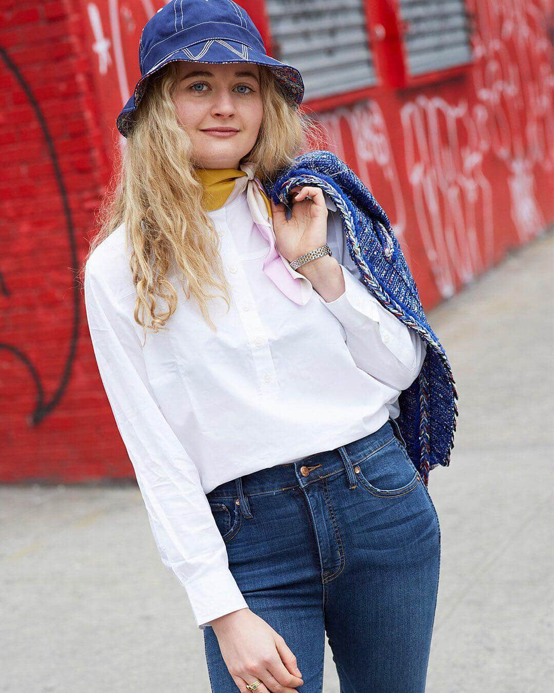 ジェイクルーさんのインスタグラム写真 - (ジェイクルーInstagram)「“A great white shirt is like freshly-washed bedding—it never fails to make me go, ‘Ahhhh....’” —@harlingross (the fashion editor @manrepeller) wearing our band-collar popover tunic in cotton poplin. #jcrewalways」4月6日 1時30分 - jcrew