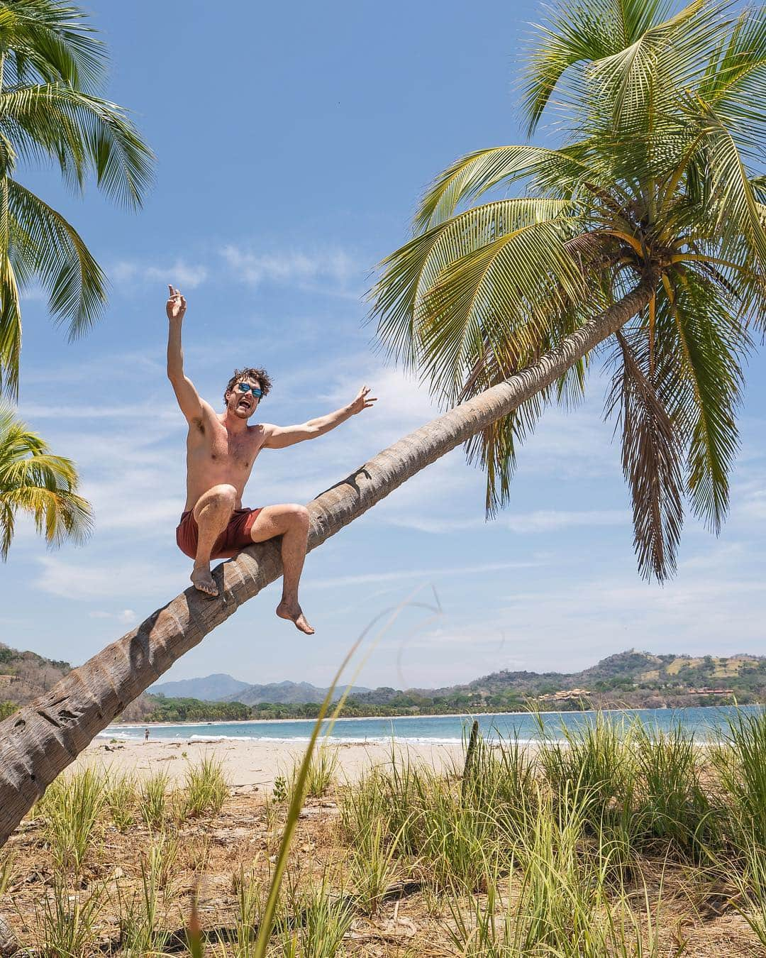 アラン・ディクソンさんのインスタグラム写真 - (アラン・ディクソンInstagram)「Missed you crew! Do you know any wildlife projects around Central America or South America that I should reach out to? 🌴Currently MIA in Costa Rica getting a little sunburnt ☀️Thanks for the 📸 @alexis_sharpe_photography #costarica #costarica🇨🇷 #oceanlife #palmtrees #sunshine #coastlinesfinest #beachbabes」4月6日 1時23分 - daxon