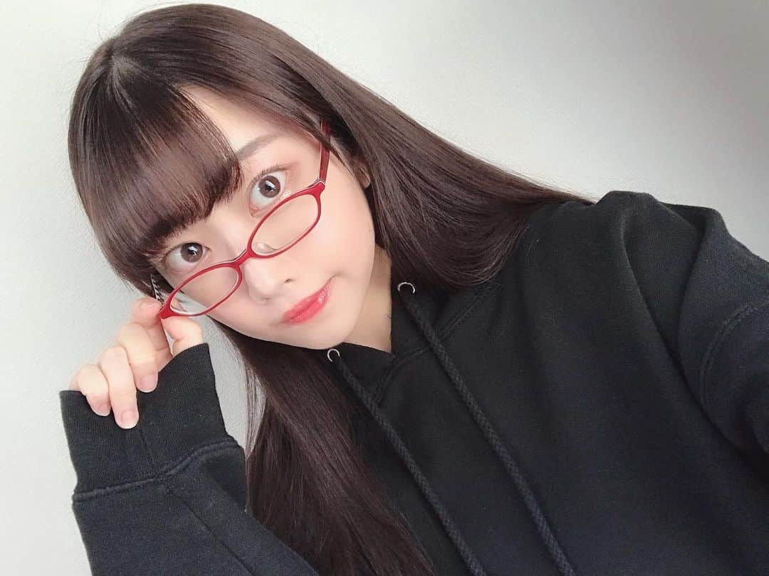 西井綾音さんのインスタグラム写真 - (西井綾音Instagram)「. 眼鏡っ娘💓 似合うかな？？ . . . . ➡️➡️Swipe！！➡️➡️ Please follow me💓 . . . . . . .  #眼鏡っ娘 #メガネ女子 #メガネ好き #自撮り女子 #コスプレイヤー  #コスプレ  #インスタグラビア  #cosplay #cos #cosplayer #anime #cosplaygirl  #coser #glasses #otaku #japan #japanesegirl #followme #sexy  #glassesgirl #selfiegram #lfl #l4l #角色扮演  #粉我 #动漫 #코스프레 #토끼모자 #안경」4月6日 1時24分 - atatadayo