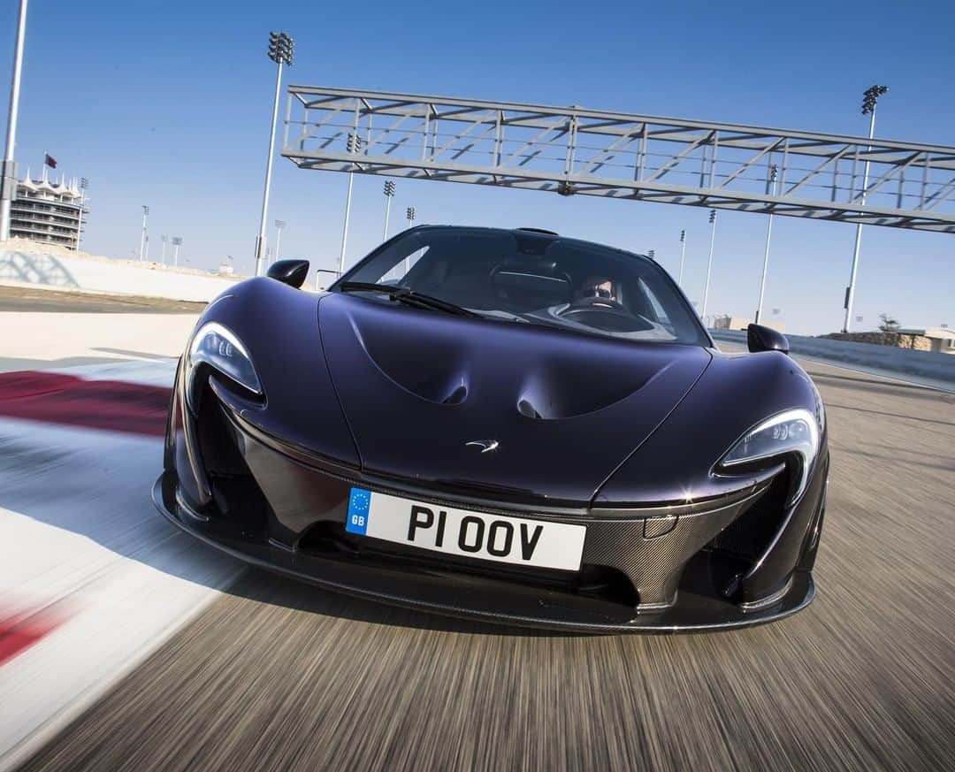 McLaren Automotiveさんのインスタグラム写真 - (McLaren AutomotiveInstagram)「The #McLarenP1 was lightweight through and through, with no detail overlooked. Do you know how much the finished sports seats weigh? #UltimateMonth」4月6日 1時37分 - mclarenauto