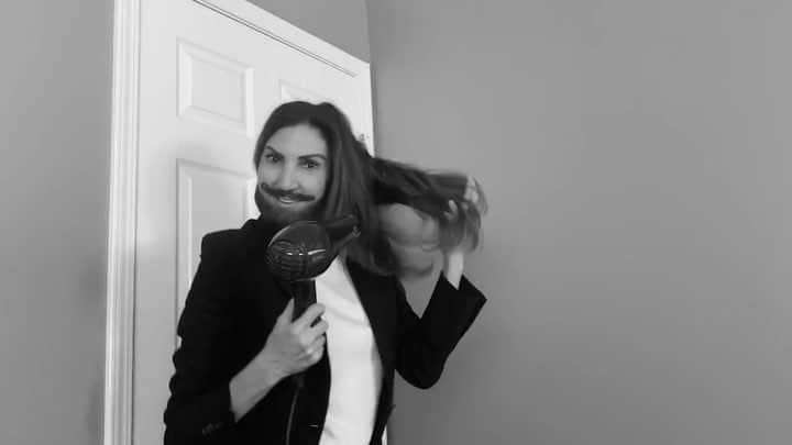 ヘザー・マクドナルドのインスタグラム：「I’m obsessed with @jvn and I wanted to give my man a Queer Eye makeover if he was ever to be single again.🌟 Tag a fan of Queer Eye and tag someone who’s man might need a makeover. FULL VIDEO ON YOUTUBE 📺🌈 @bravoandy @bravowwhl」