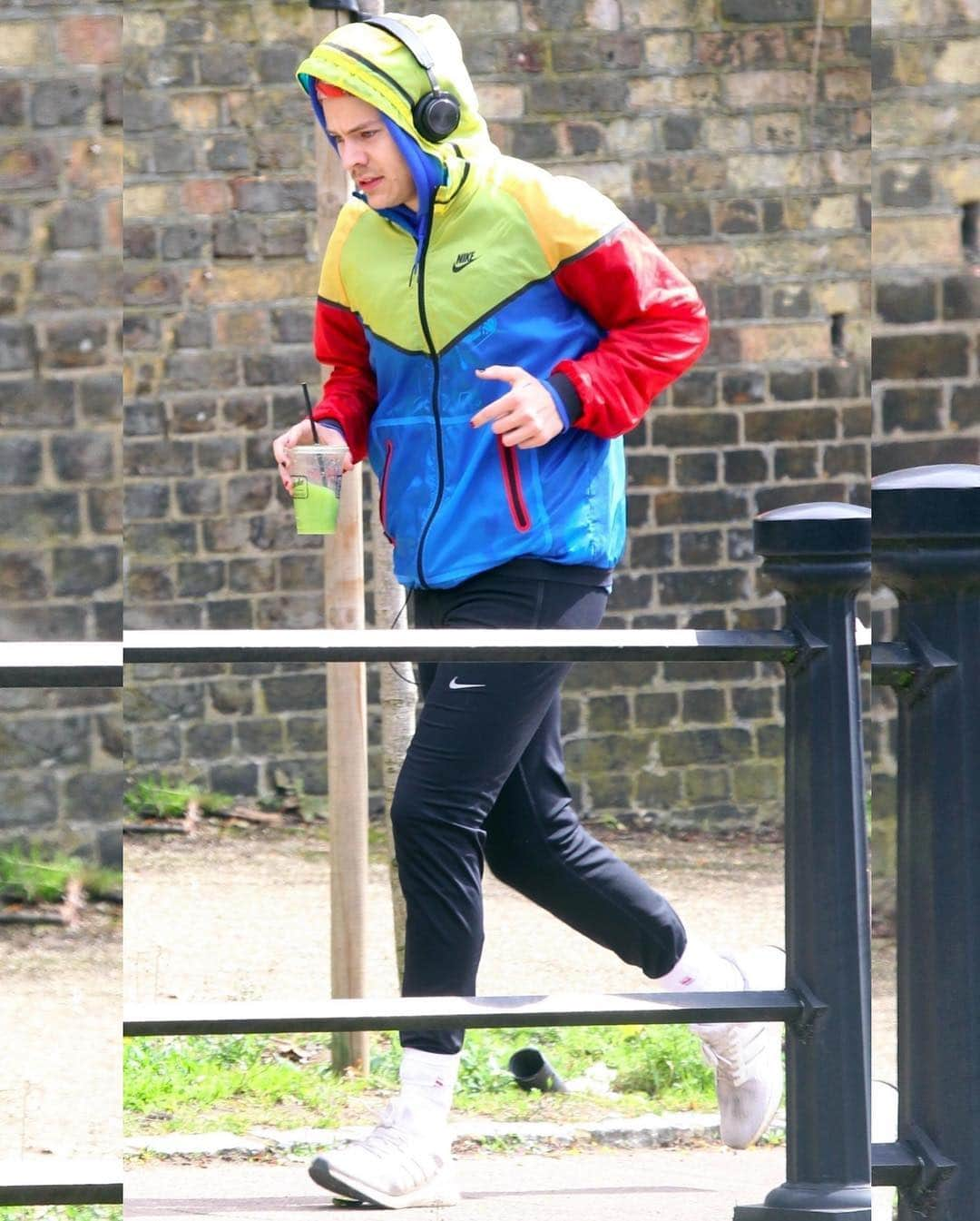 Just Jaredさんのインスタグラム写真 - (Just JaredInstagram)「@harrystyles heads out for a run in his @nike gear! #HarryStyles #Nike Photos: Backgrid」4月6日 1時43分 - justjared