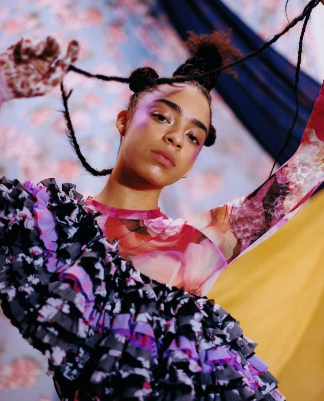 Dazed Magazineさんのインスタグラム写真 - (Dazed MagazineInstagram)「🌪 DUE WEST AND EVERYWHERE 🌪⁣ ⁣ “Whether it’s through lyricism, or musicality – I’m looking for honesty and vulnerability and difference,” says @iamkelseylu. Ahead of her fiercely anticipated debut album, #Blood, the singer tells @yrsadaleyward about how facing her fears drove her creativity.⁣ ⁣ Tap the link in bio for more, on the site now 📲⁣ ⁣ Photography @joshuawoods⁣ Styling @nellkalonji⁣ Hair @jawaraw⁣ Make-up @ammydrammeh⁣ ⁣ Text @yrsadaleyward⁣ ⁣ #KelseyLu wears printed tiered Josephine dress @mollygoddard, tulle printed top @msgm, earrings her own, gloves @cornelia_james⁣ ⁣ Taken from the spring 2019 #InfiniteIdentities issue of #Dazed ⁣」4月6日 2時00分 - dazed