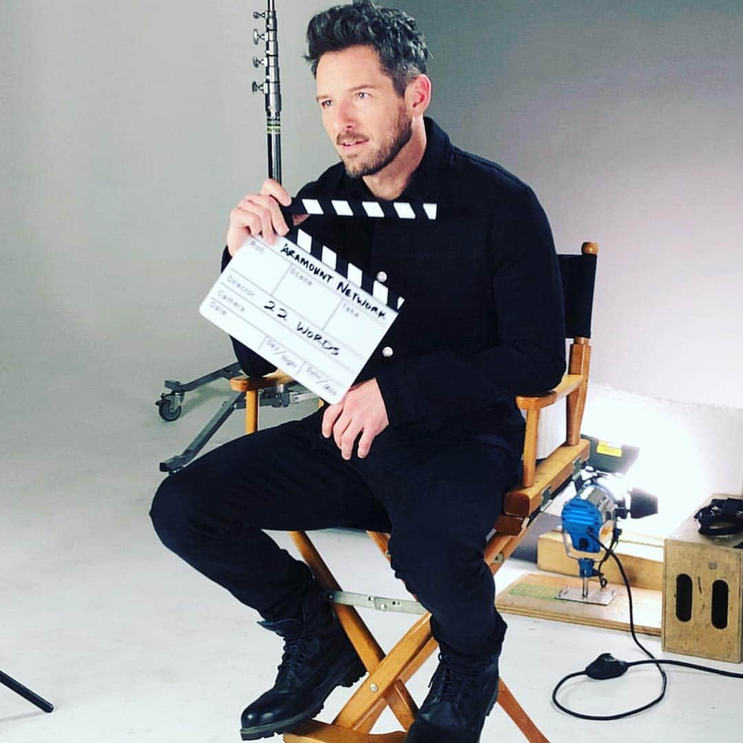 イアン・ボーエンのインスタグラム：「When you misbehave at work they give you the clap. #Yellowstone S2」
