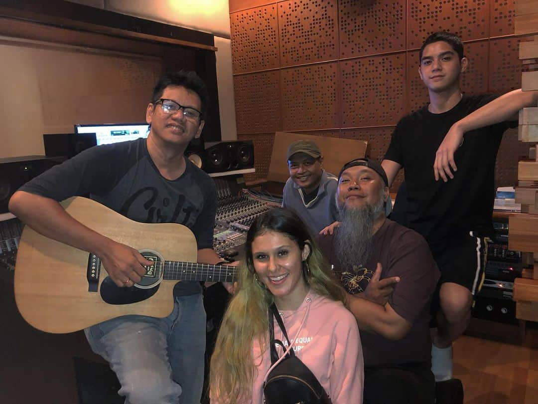 Al Ghazali Köhlerさんのインスタグラム写真 - (Al Ghazali KöhlerInstagram)「Larut malam berkarya.  New single coming soon!」4月6日 2時36分 - alghazali7