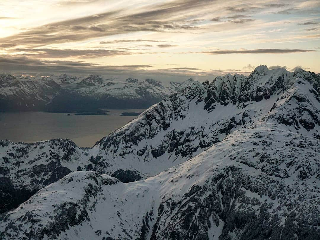 コートニー・ヒックスさんのインスタグラム写真 - (コートニー・ヒックスInstagram)「GUYS WE'RE IN ALASKA!!! Thank you so much to Juneau Skating Club for inviting us, and thank you to the Holt family for hosting us! Also a huge thank you to Mr. Phelps for taking us flightseeing yesterday! It was incredible!」4月6日 2時57分 - courtneynhicks