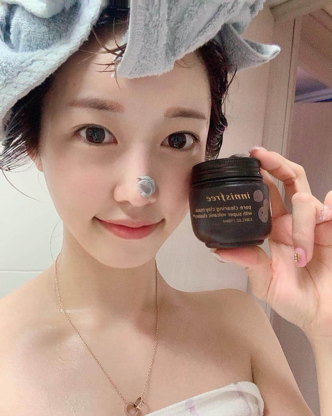 COCO さんのインスタグラム写真 - (COCO Instagram)「#관리하는여자 #🌿 Absolutely loving the @innisfreeusa clay mask 🥰 it is gently melting away all the nasty blackheads and whiteheads! Stay tuned for an upcoming skincare routine video on my youtube channel! . #innisfree #poreclearing #claymask #kbeauty #koreanbeauty #koreanskincare #skincareroutine #skincare #skincaretips #beautytips #생얼 #이니스프리 #뷰티 #스킨케어 #피부관리 #피부미인 . Paid sponsorship with innisfreeusa*」4月6日 2時49分 - rilaccoco