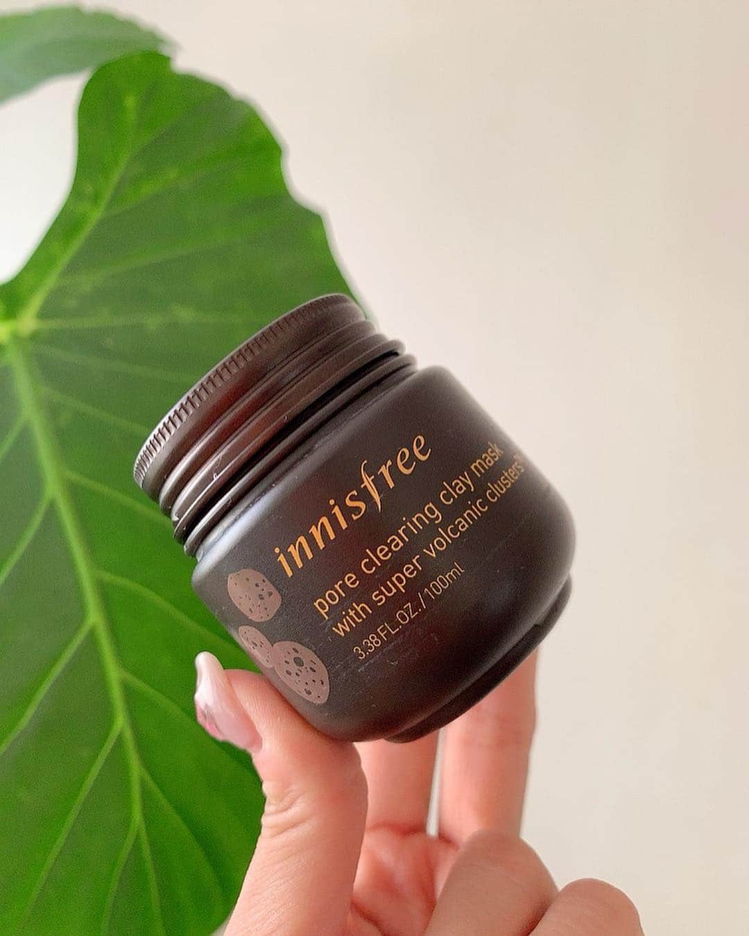 COCO さんのインスタグラム写真 - (COCO Instagram)「#관리하는여자 #🌿 Absolutely loving the @innisfreeusa clay mask 🥰 it is gently melting away all the nasty blackheads and whiteheads! Stay tuned for an upcoming skincare routine video on my youtube channel! . #innisfree #poreclearing #claymask #kbeauty #koreanbeauty #koreanskincare #skincareroutine #skincare #skincaretips #beautytips #생얼 #이니스프리 #뷰티 #스킨케어 #피부관리 #피부미인 . Paid sponsorship with innisfreeusa*」4月6日 2時49分 - rilaccoco