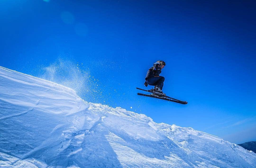 のインスタグラム：「Крутое чувство полета без парашюта⛷#quiksilvernewstarcamp」