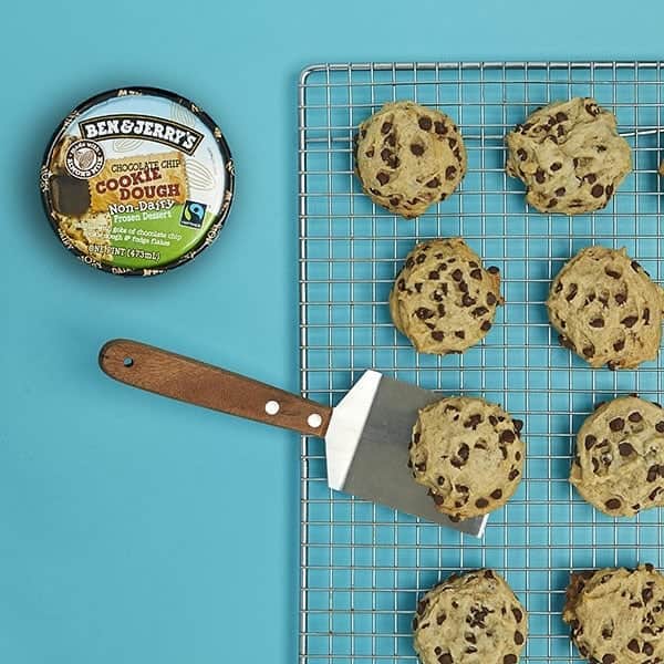 Ben & Jerry'sさんのインスタグラム写真 - (Ben & Jerry'sInstagram)「A pint of Non-Dairy is euphoric, but Non-Dairy made into a #vegan recipe is even euphoric-er. Get the recipes at the link in our bio!」4月6日 3時18分 - benandjerrys