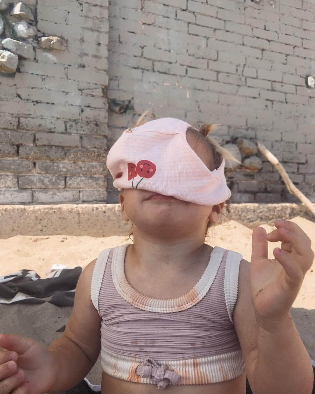 ストーミ・ヘンレイさんのインスタグラム写真 - (ストーミ・ヘンレイInstagram)「Stickiest watermelon panty head beach baby😭 (ps. these are her Saturday panties and they are unused) ahahaha」4月6日 3時21分 - stormibree