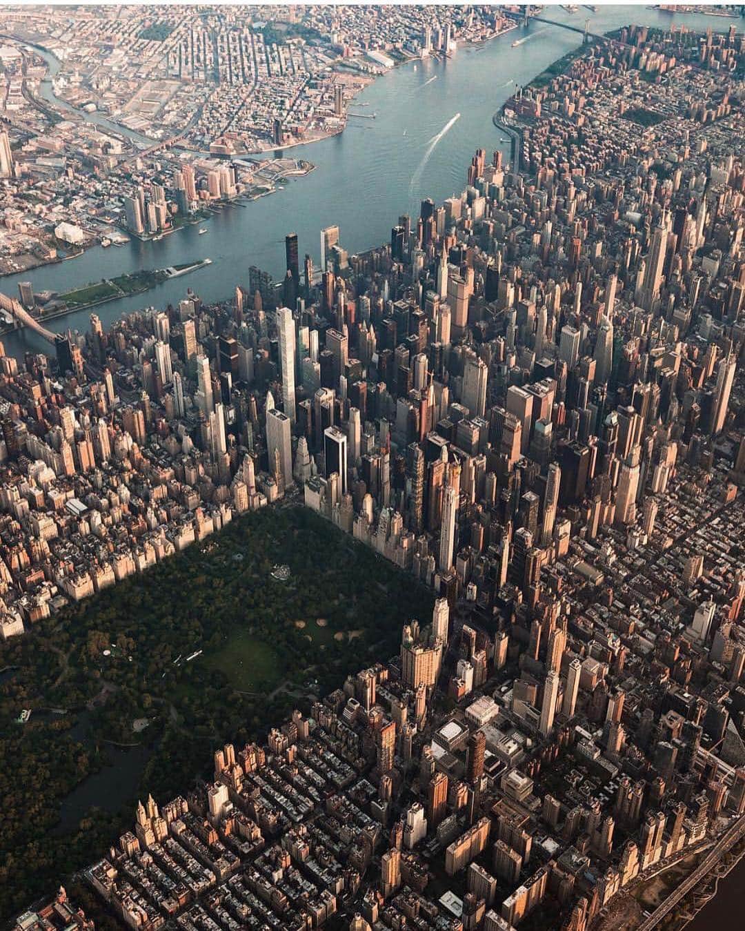 ボンド・ナンバーナインさんのインスタグラム写真 - (ボンド・ナンバーナインInstagram)「Hometown views via @newyork_instagram  #bondno9 #bondno9ny #newyork #newyorkcity #nyc #fragrance #perfume #love」4月6日 3時25分 - bondno9ny