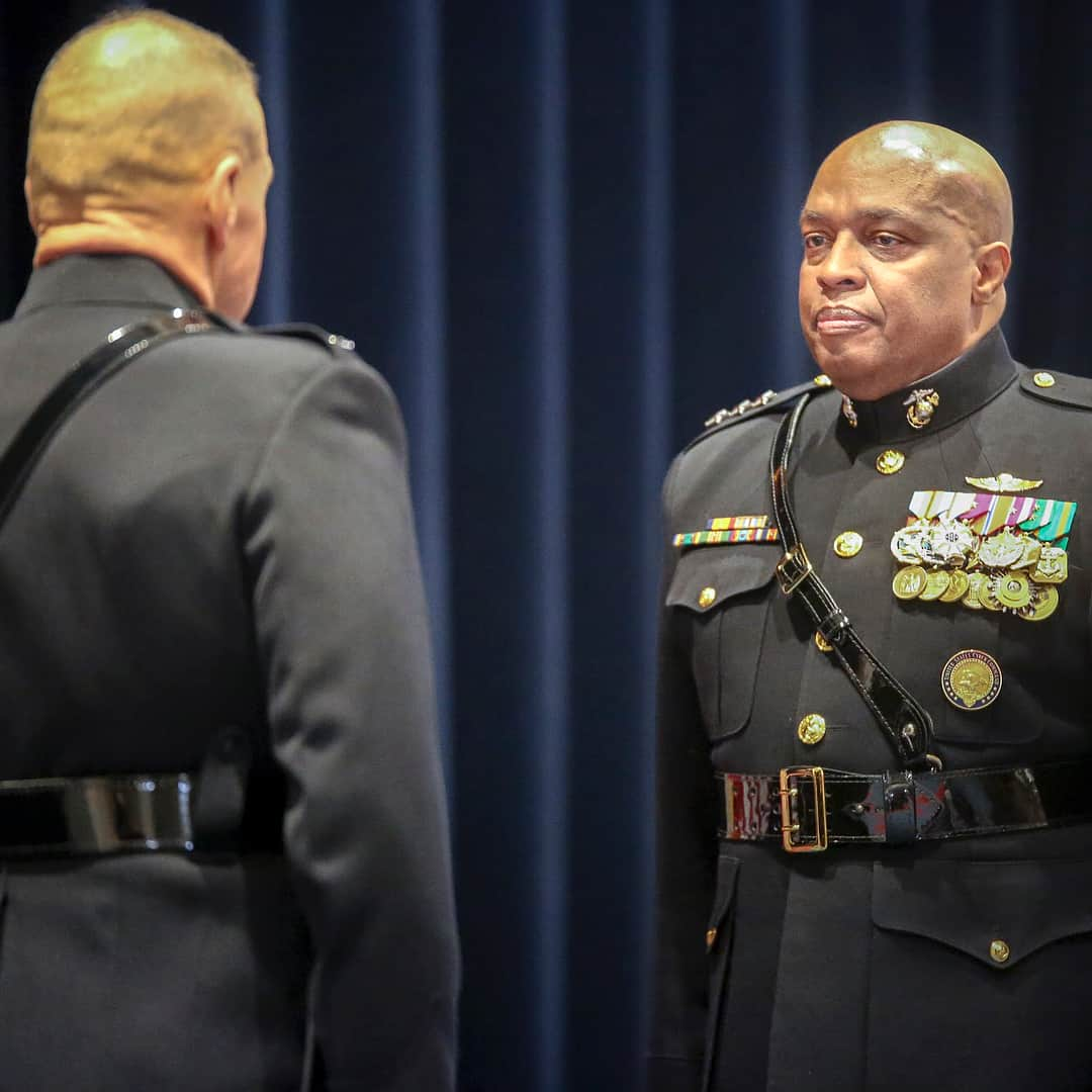 アメリカ海兵隊さんのインスタグラム写真 - (アメリカ海兵隊Instagram)「Today, Lt. Gen. Vincent R. Stewart, the deputy director of Cyber Command retired after 38 years of service.  At the time of his departure, Stewart was the highest-ranking active duty Jamaican American officer and the first Jamaican American Director of the @defenseintel.  Fair Winds and Following Seas, Sir.  #Marines #USMC #BlackHistory #AfricanAmerican #Nation #MarineLife #Retired #Honor #Service #Commitment #SemperFi #Rah」4月6日 4時00分 - marines