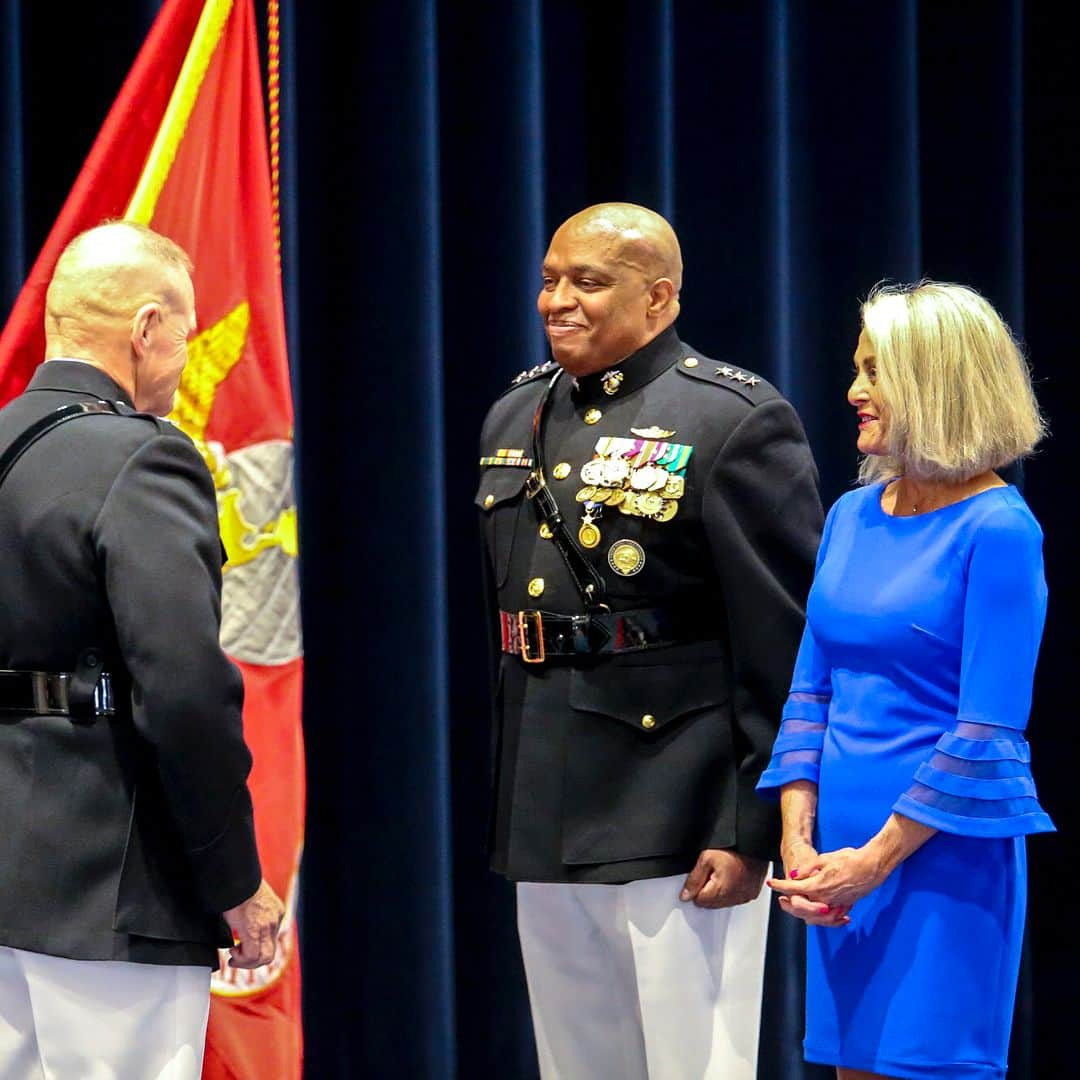 アメリカ海兵隊さんのインスタグラム写真 - (アメリカ海兵隊Instagram)「Today, Lt. Gen. Vincent R. Stewart, the deputy director of Cyber Command retired after 38 years of service.  At the time of his departure, Stewart was the highest-ranking active duty Jamaican American officer and the first Jamaican American Director of the @defenseintel.  Fair Winds and Following Seas, Sir.  #Marines #USMC #BlackHistory #AfricanAmerican #Nation #MarineLife #Retired #Honor #Service #Commitment #SemperFi #Rah」4月6日 4時00分 - marines