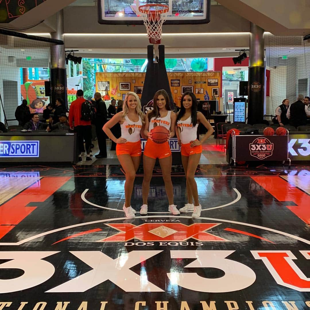 Hootersさんのインスタグラム写真 - (HootersInstagram)「We’re out here this weekend at the @3x3uhoops National Championship in the Mall of America! #3X3U」4月6日 4時19分 - hooters