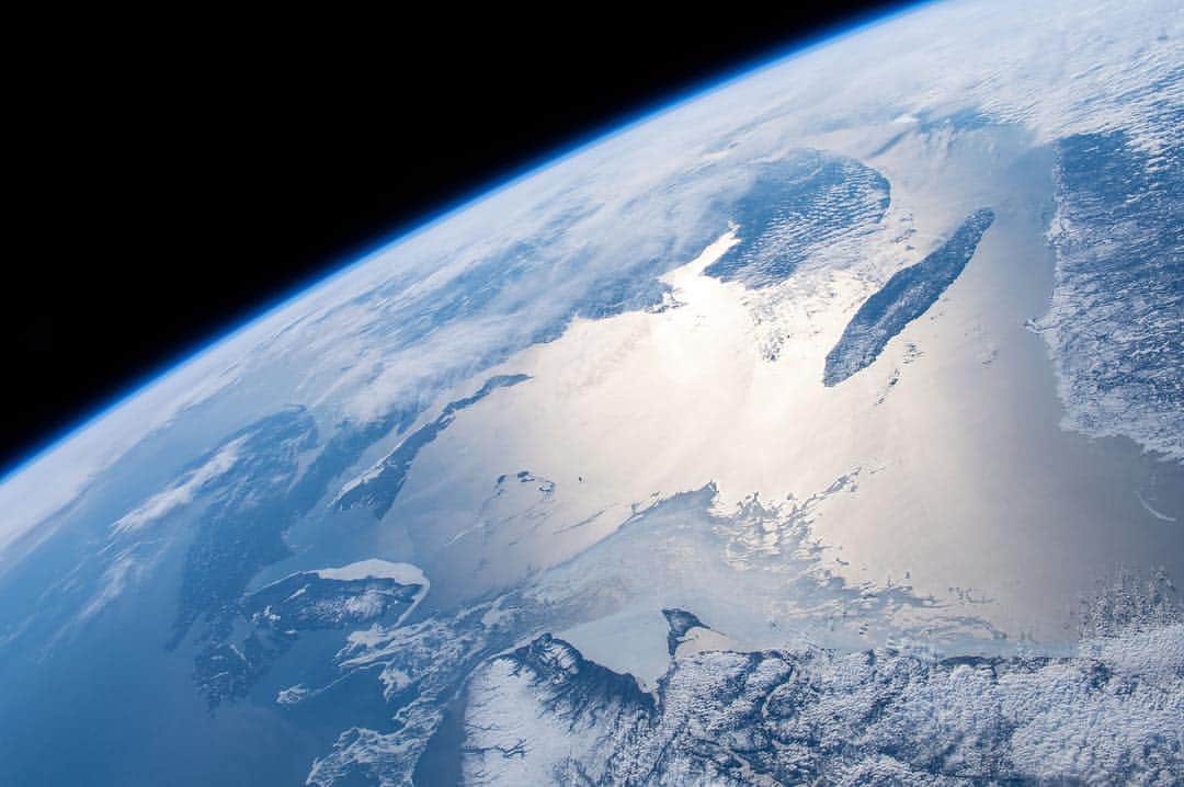 国際宇宙ステーションさんのインスタグラム写真 - (国際宇宙ステーションInstagram)「Three different days on the station. Pic 1: Astronaut David Saint-Jacques prepares U.S. spacesuits in March for the April spacewalks. Pic 2: The sun’s glint radiates off Canada’s Gulf of St. Lawrence. Pic 3: Russia’s Soyuz MS-12 crew ship is docked to the station’s Rassvet module. #nasa #roscosmos #csa #jaxa #esa #unitedstates #russia #canada #japan #europe #astronaut #international #space #station #earth」4月6日 4時23分 - iss