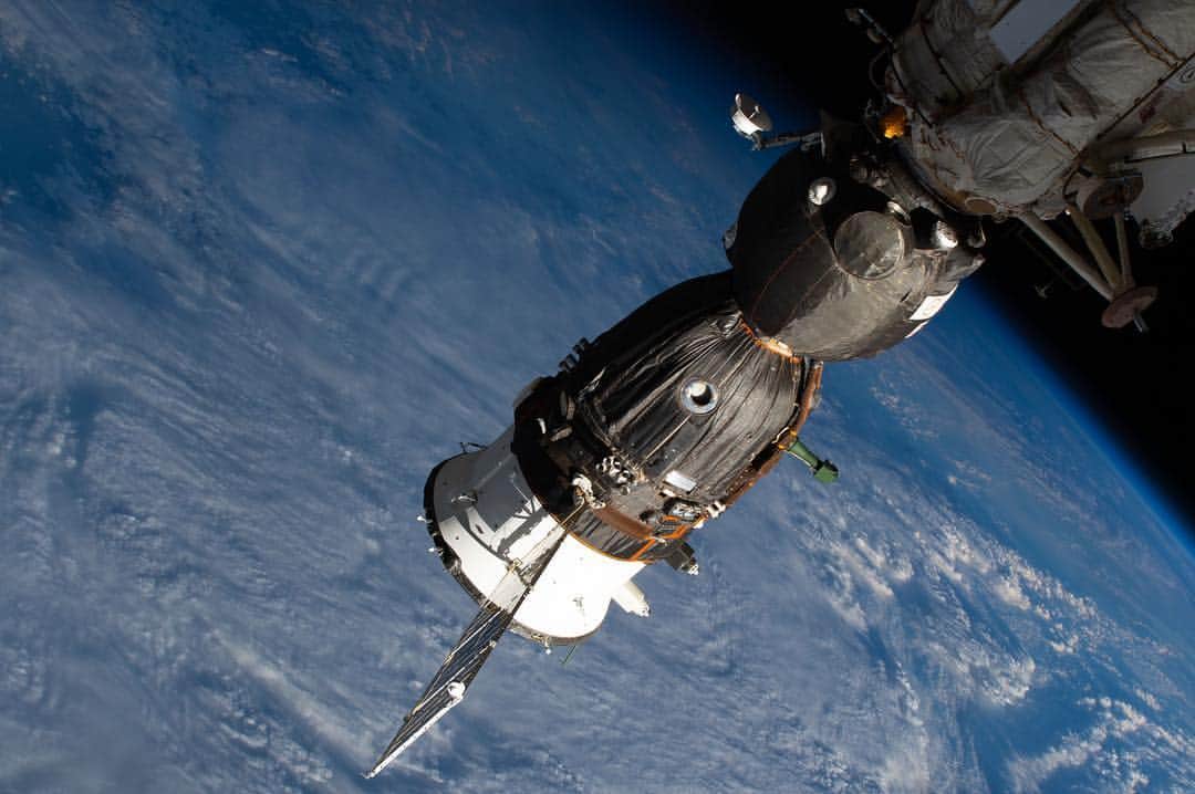 国際宇宙ステーションさんのインスタグラム写真 - (国際宇宙ステーションInstagram)「Three different days on the station. Pic 1: Astronaut David Saint-Jacques prepares U.S. spacesuits in March for the April spacewalks. Pic 2: The sun’s glint radiates off Canada’s Gulf of St. Lawrence. Pic 3: Russia’s Soyuz MS-12 crew ship is docked to the station’s Rassvet module. #nasa #roscosmos #csa #jaxa #esa #unitedstates #russia #canada #japan #europe #astronaut #international #space #station #earth」4月6日 4時23分 - iss