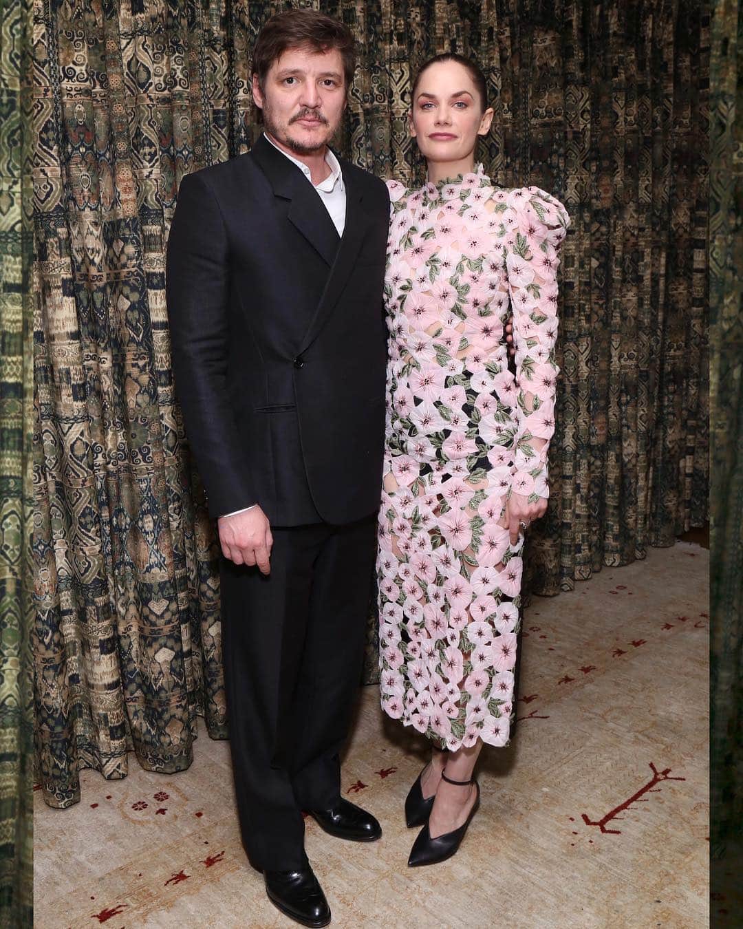 Just Jaredさんのインスタグラム写真 - (Just JaredInstagram)「@pascalispunk and Ruth Wilson in @erdem dress at the opening night after party for their Broadway play @kinglearbway! See more on JustJared.com #PedroPascal #RuthWilson Photos: WENN」4月6日 4時25分 - justjared
