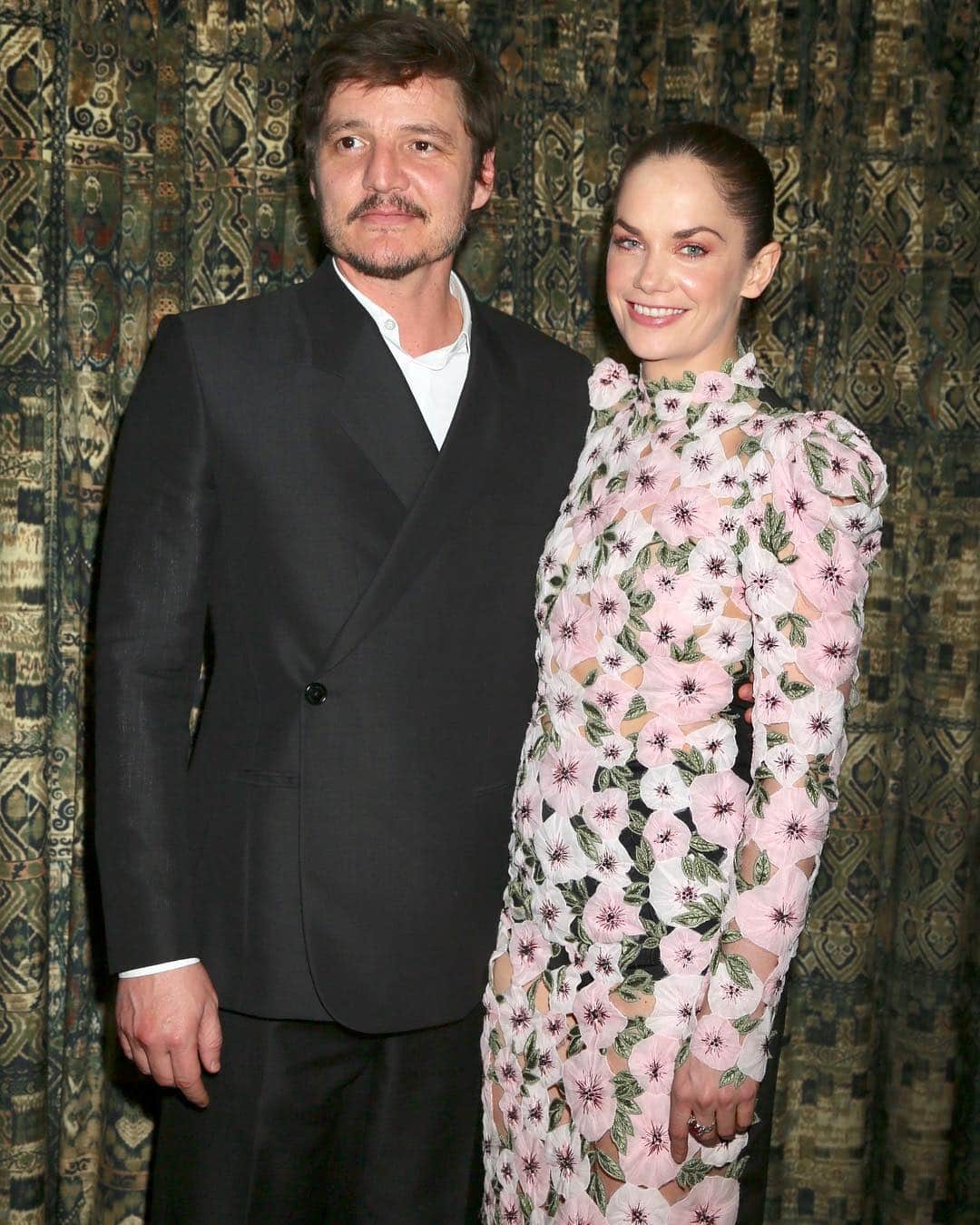 Just Jaredさんのインスタグラム写真 - (Just JaredInstagram)「@pascalispunk and Ruth Wilson in @erdem dress at the opening night after party for their Broadway play @kinglearbway! See more on JustJared.com #PedroPascal #RuthWilson Photos: WENN」4月6日 4時25分 - justjared