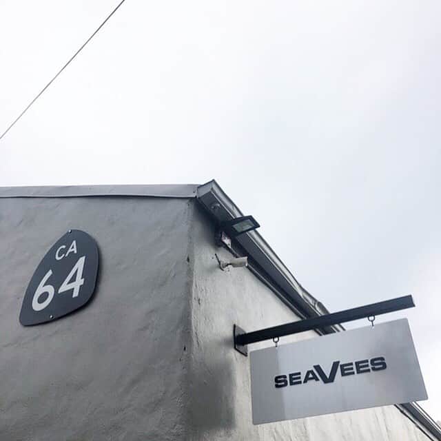 シービーズのインスタグラム：「Starting #casualfriday off with HUGE news! After years of yearning and drawing up blueprints in our dreams, we are beyond thrilled to announce SeaVees will be opening the doors of our very first flagship store. The spirit and essence of SeaVees has always run deep, but there was something else that needed to happen to complete the full picture, to close the loop. Enter 24 Mason Street.  Somehow this opportunity has managed to bring even more life and passion to what is already an incredibly fulfilling brand, run by the dedication and grit of our tight knit crew. Located in the heart of the Funk Zone, at the intersection of the sea and Santa Barbara arts district, the space will be the embodiment of all things #seavees, and will also feature a curated selection of beach & surf lifestyle products from brands that inspire us.  Casually trying to contain our excitement...We'll be back with more details soon. #24mason」