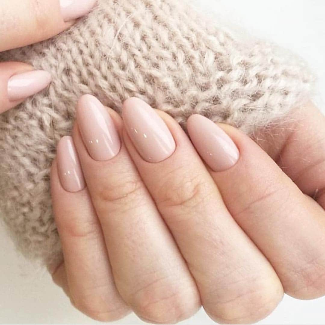 OPIさんのインスタグラム写真 - (OPIInstagram)「Can’t go wrong with a nude manicure! It goes with everything! What’s your go to nude shade?! 💅 ⁣⠀@ocnaillounge ⁣⠀ #nails #nailpolish #notd #instanails #mani #Nudenails」4月6日 4時33分 - opi